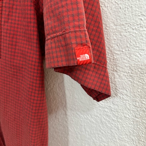 The North Face Button-Up Shirt Short Sleeve Red Stripe Plaid Men's Size Medium - Picture 3 of 5